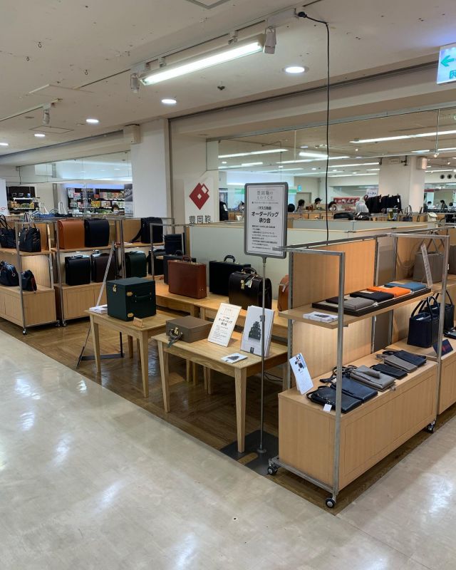 京都高島屋さんで豊岡鞄フェア。
久しぶりに販売スタッフとしてこの週末立ってます😊