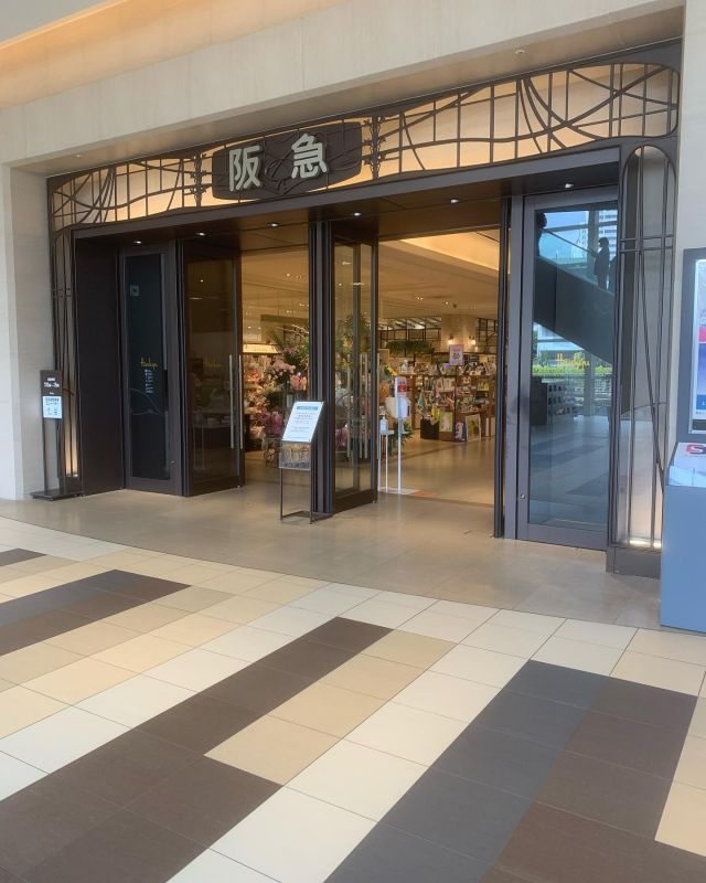 豊岡鞄のフェアで阪急西宮ガーデンズさんで二日間販売員として立ってます。
